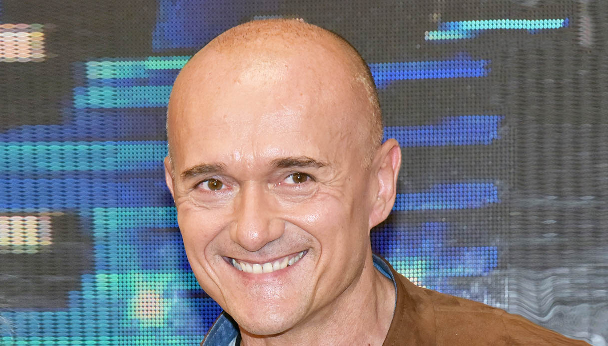 GF Vip, Alfonso Signorini non teme rivali e lancia una frecciata a Milly Carlucci