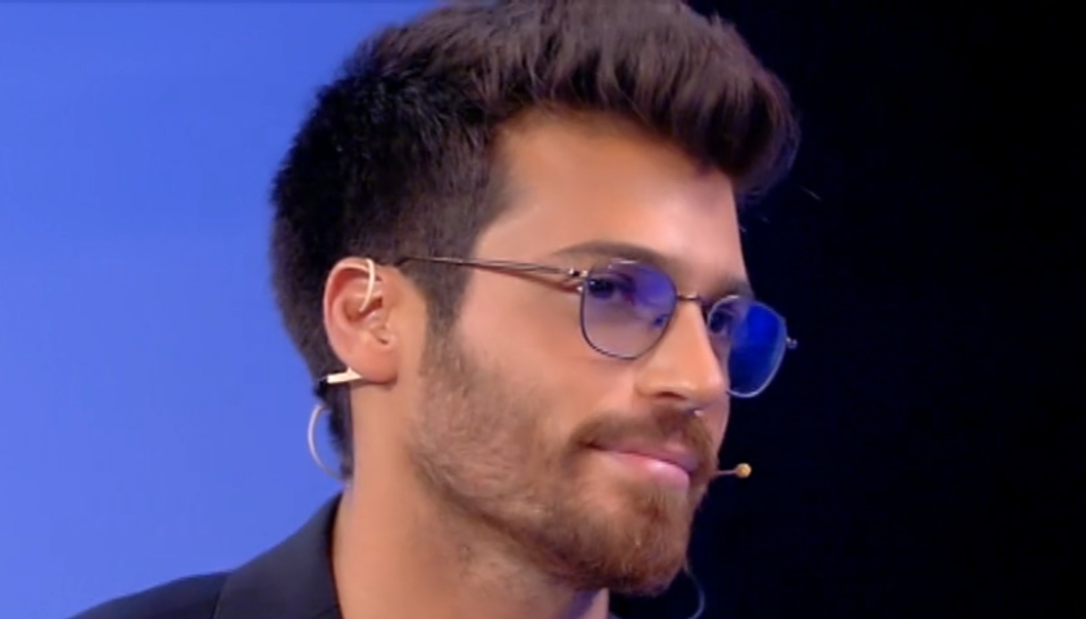 C’è posta, Can Yaman conquista il pubblico e Maria: i retroscena sul suo passato