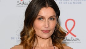 Le rivelazioni bollenti di Laetitia: “Le mie prime esperienze con una ragazza”