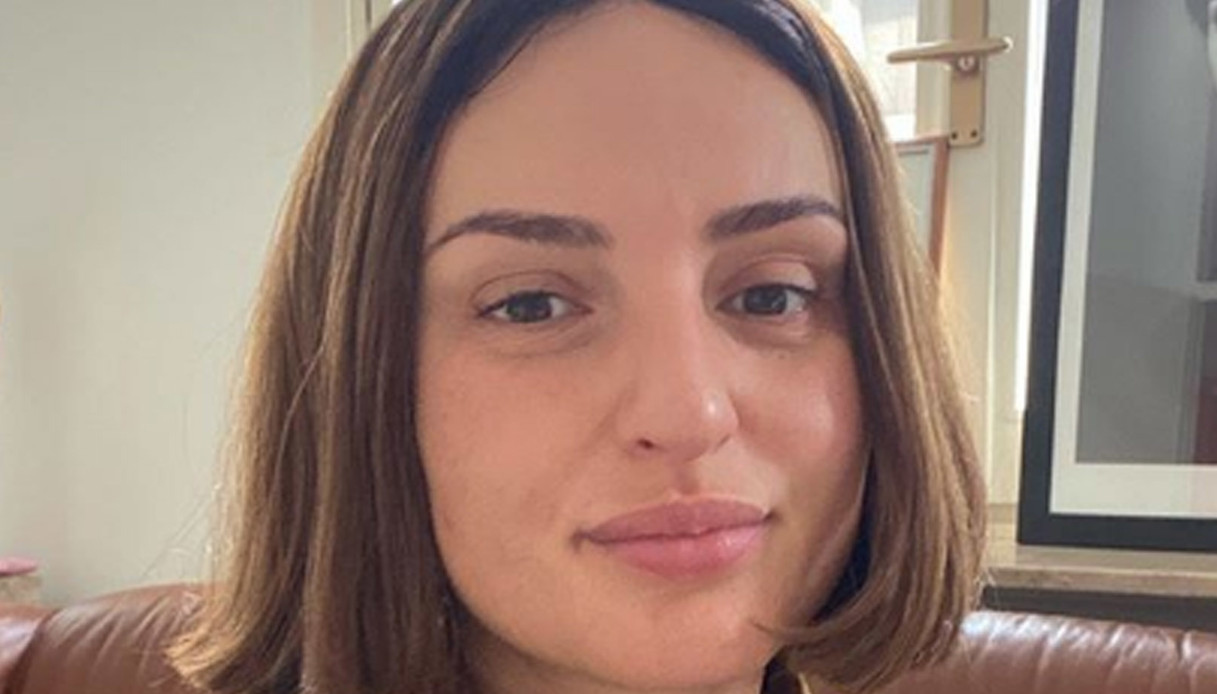 Arisa torna ad Amici 2021 con un nuovo look