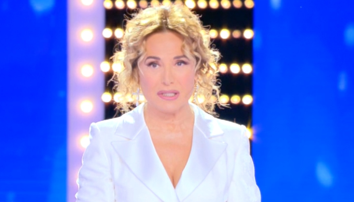 Live, una raggiante Barbara D’Urso inaugura la nuova stagione del talk