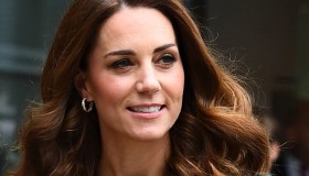 Kate Middleton, nuovo blazer da sogno. E stupisce con la pettinatura