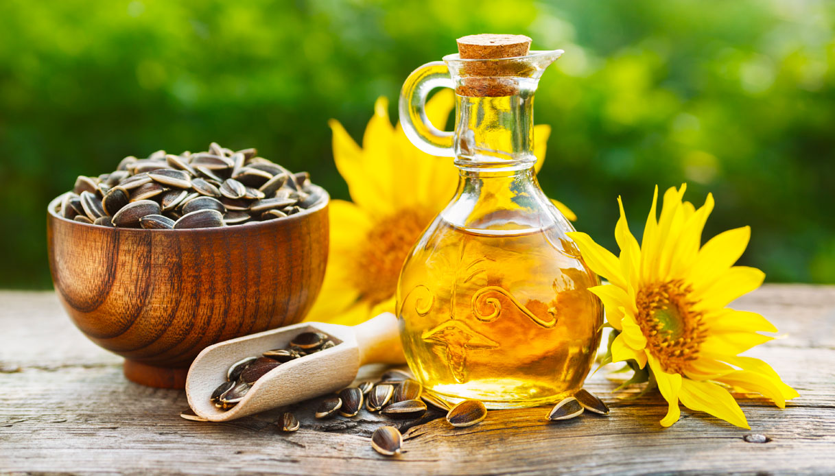 Oli vegetali: quali sono, cosa contengono e come si usano in cucina