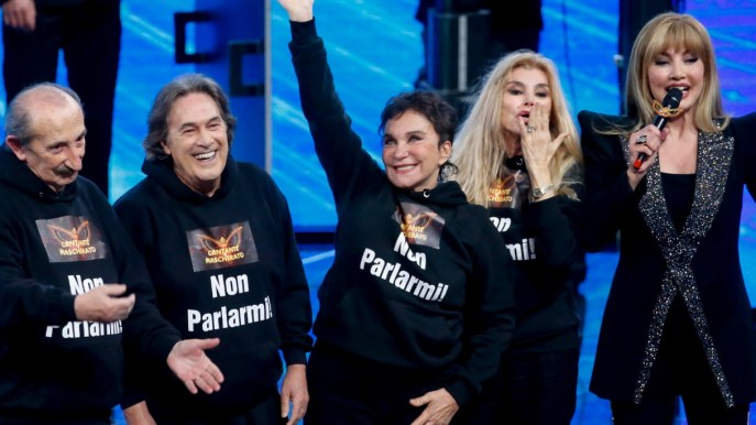 Il Cantante Mascherato, Gatti: “Nel Baby Alieno non riuscivo a respirare”