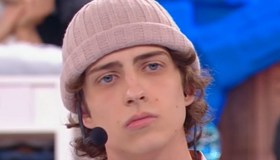 Amici, Sangiovanni lascia Giulia: lei è gelosa di Enula