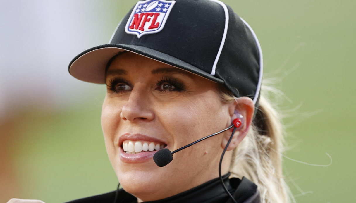 Chi è Sarah Thomas, la prima donna ad arbitrare il Super Bowl