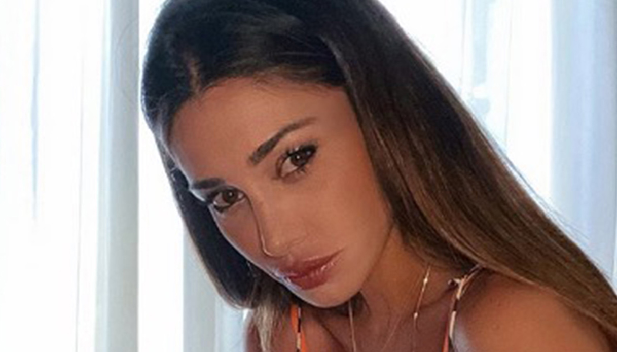 Belen incinta, l’odio social e il suo diritto ad essere felice