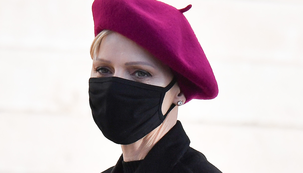 Charlene di Monaco taglia ancora i capelli: il look da copiare