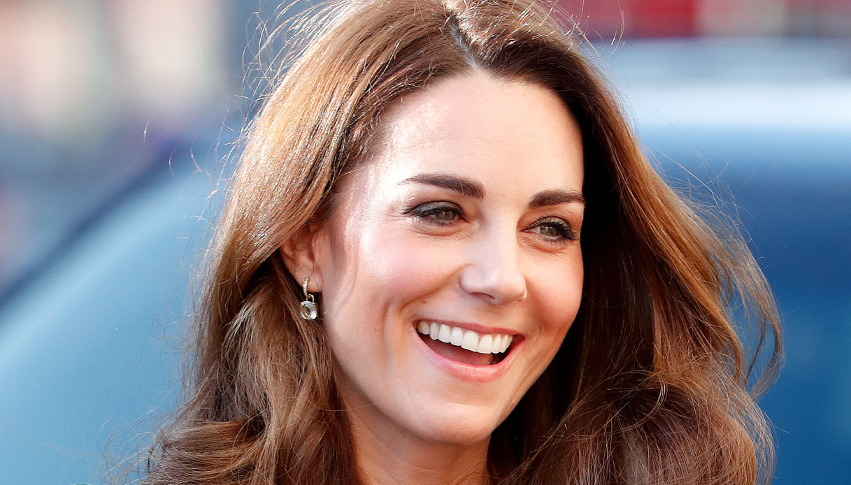 Kate Middleton, la finta camicia è un successo. E lei insiste sulla quarta gravidanza