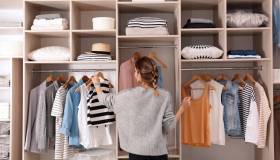 Come organizzare un armadio