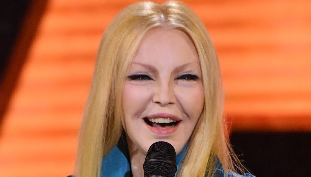 Minaccia Bionda, Patty Pravo ammalia tutti con la sua voce e il suo look