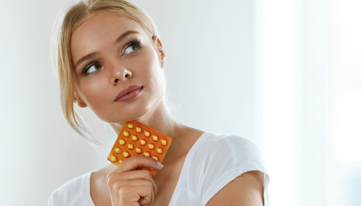Pillola anticoncezionale: come funziona, quale scegliere ed effetti collaterali