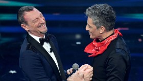 Fiorello e Amadeus, il bellissimo abbraccio su Instagram del dietro le quinte