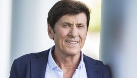 Gianni Morandi ricoverato per ustioni, incidente nella sua casa di Bologna