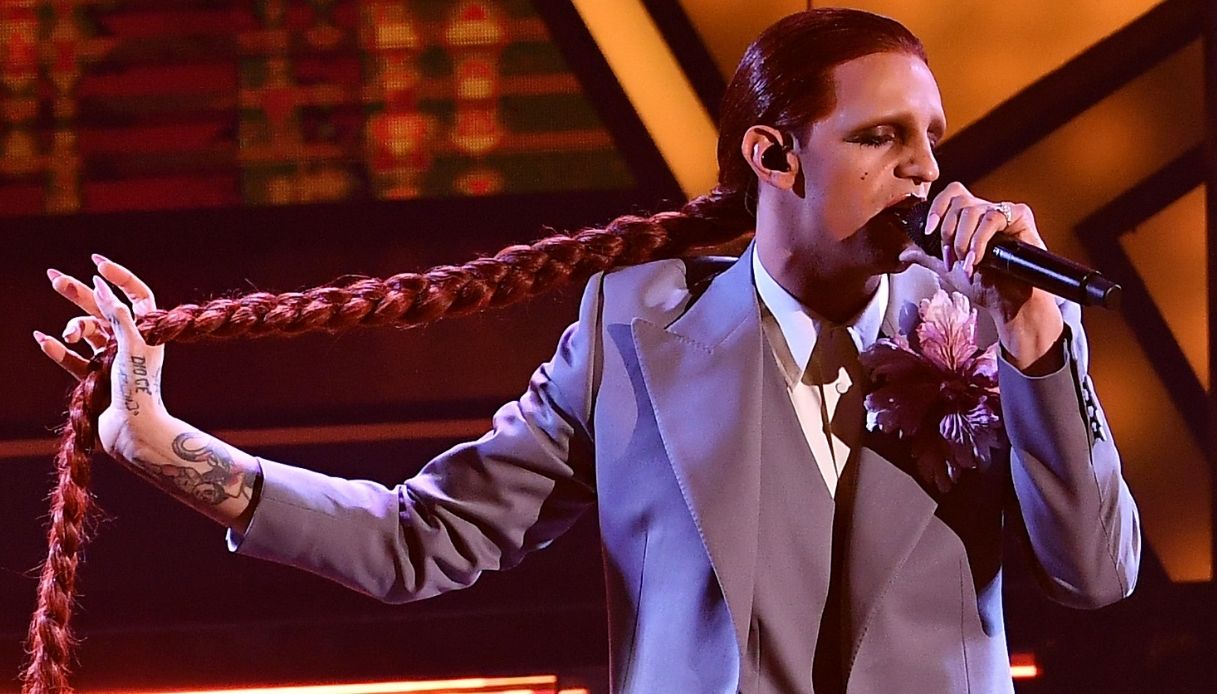 Sanremo 2021, Elodie star della seconda serata. Achille Lauro omaggia Mina