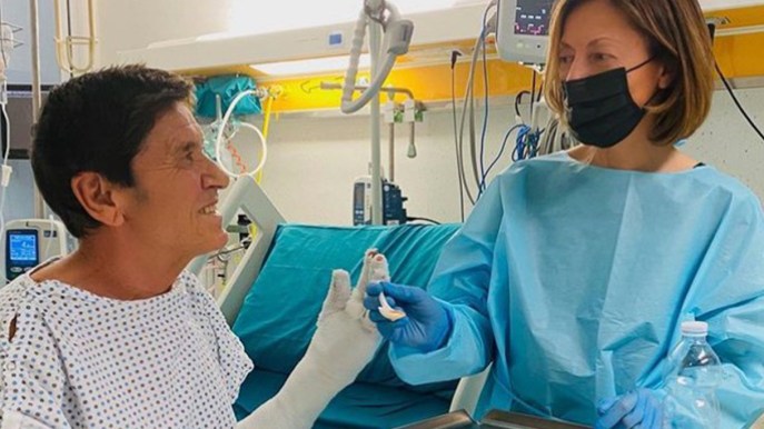 Gianni Morandi, su Instagram la foto con Anna dall’ospedale