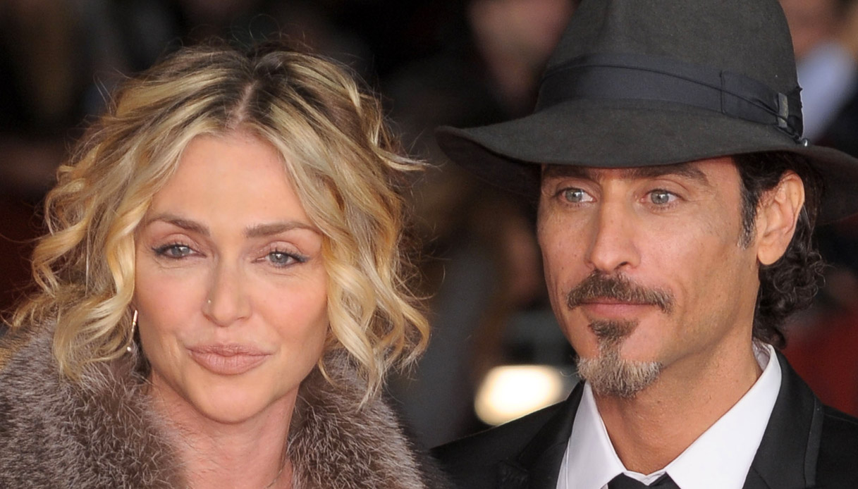 Raz Degan, da Paola Barale a Stuart: tutti i suoi amori