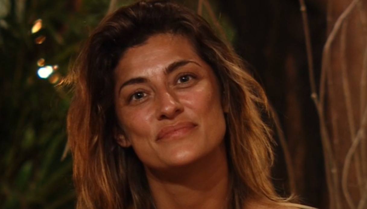 Isola 2021: Ilary Blasi brilla in giallo. Isoardi e Giorgi ai ferri corti