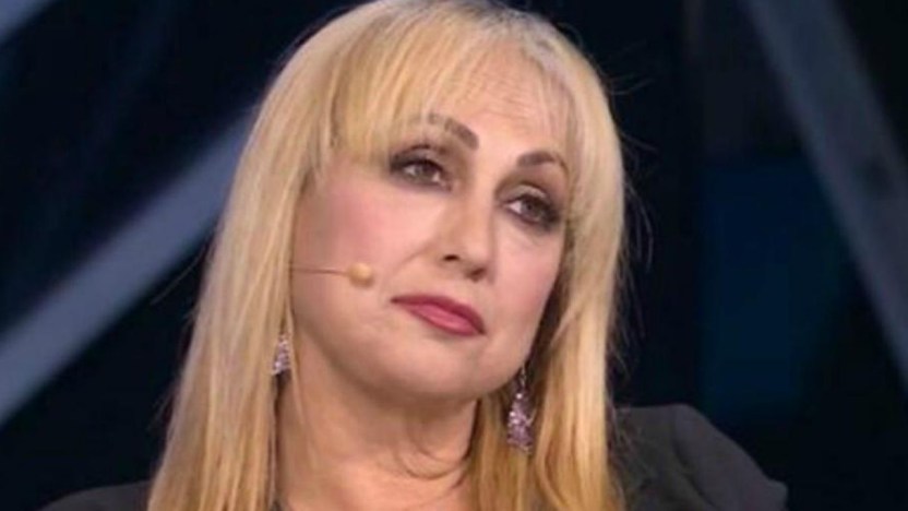 “Amici è una farsa”: il like della Celentano fa discutere