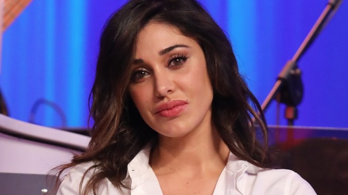 Belen alle Maldive con Spinalbese: le foto su Instagram fanno discutere