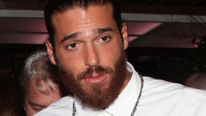 Can Yaman sparisce da Instagram: perché il suo profilo non c’è più