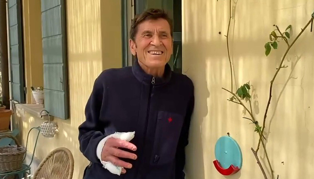 Gianni Morandi a casa dopo il ricovero: “L’ho scampata bella”