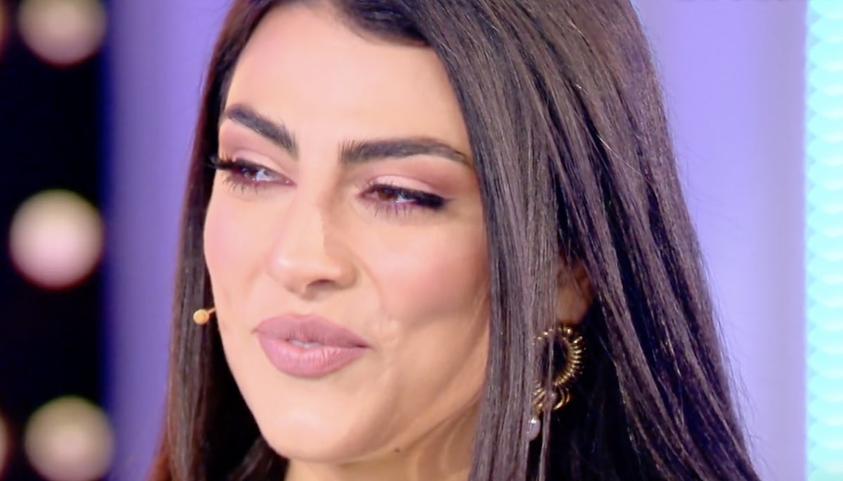 Domenica Live, Giulia Salemi racconta l’incontro con la famiglia di Pretelli