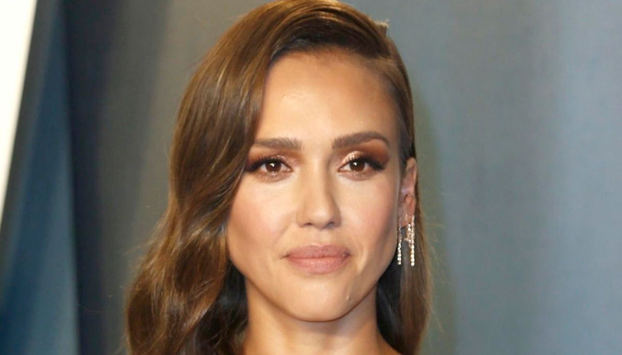 Jessica Alba, i suoi 40 anni tra cinema e impegno, marito e figli