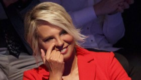 Maria De Filippi fa Maria e trasforma Felicissima sera in C’è posta per te