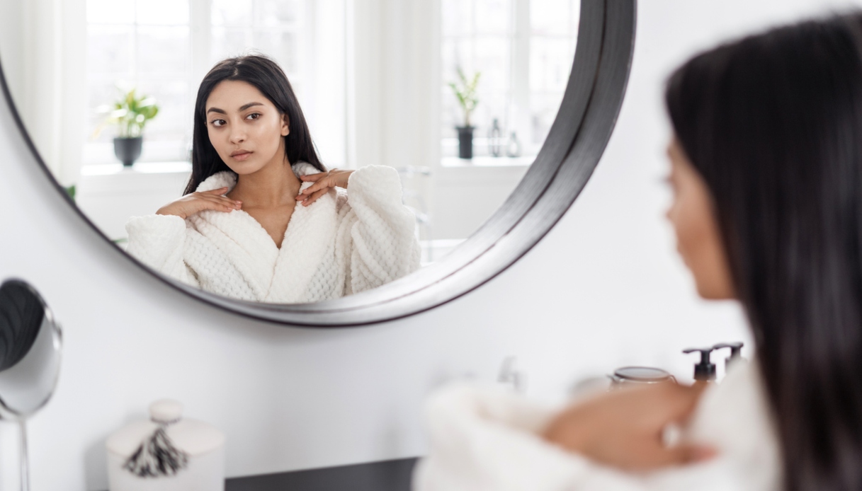Rughe sul collo, come prevenire le tech neck