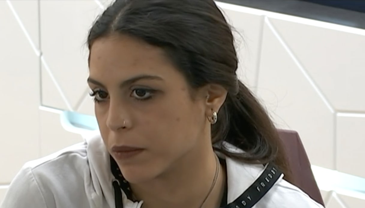 Amici 2021: Serena, il bullismo e la paura di non essere accettati