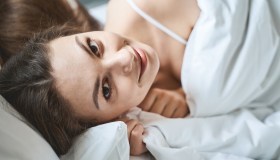 Autoerotismo: cosa c’è da sapere sulla masturbazione al femminile