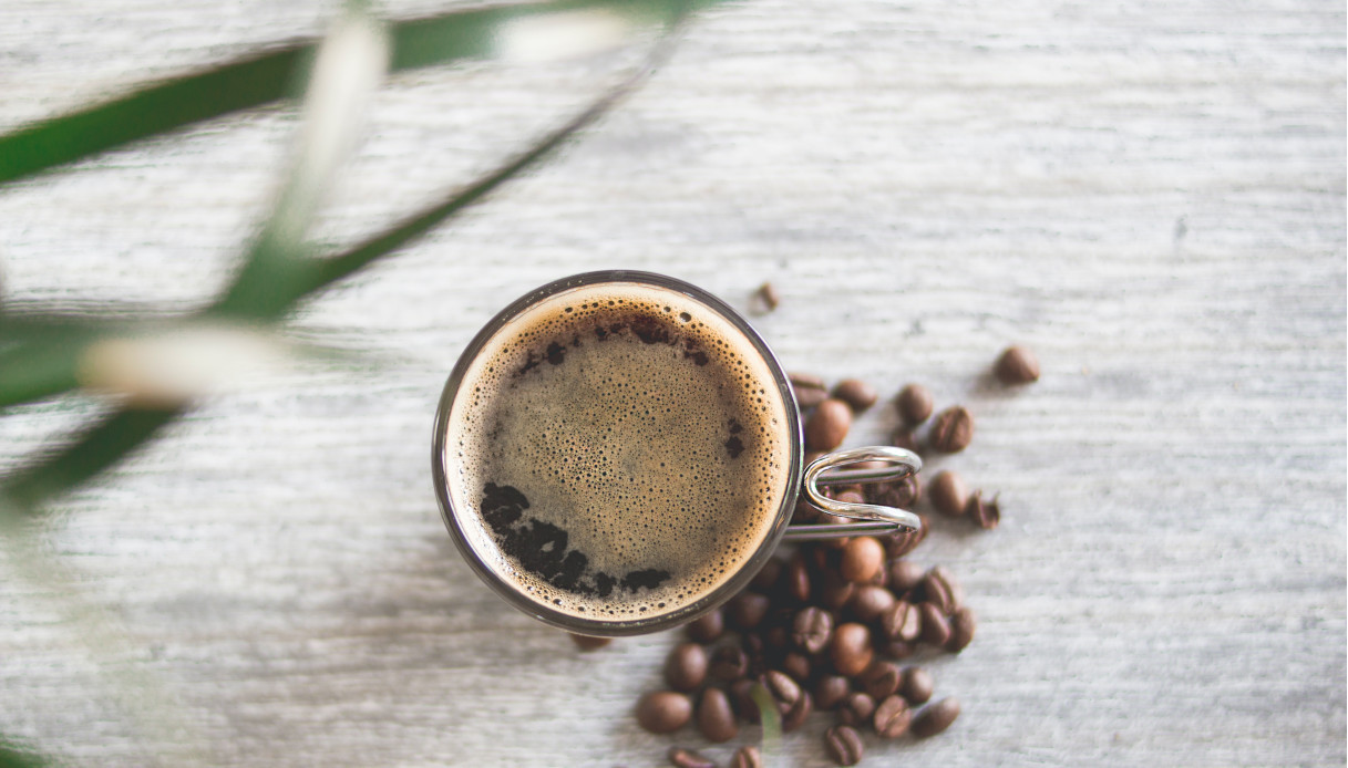 Maschera contorno occhi fondi di caffè