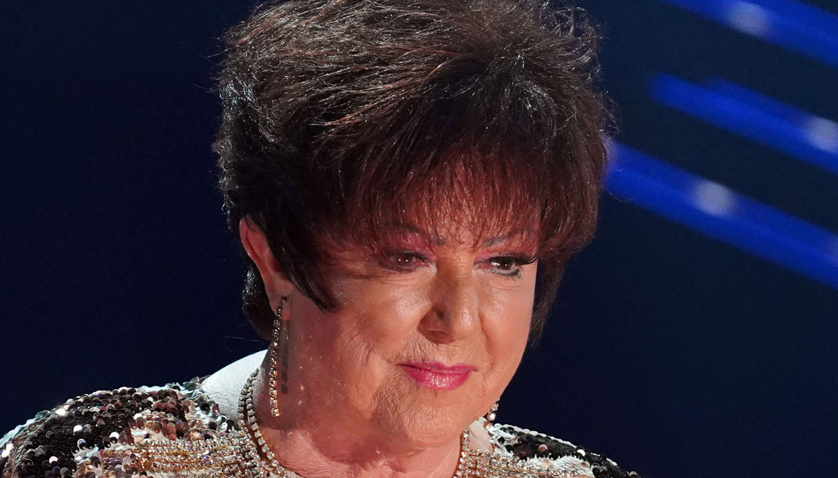 Name That Tune: Anna Tatangelo fa tendenza in body. Orietta Berti “tradita”