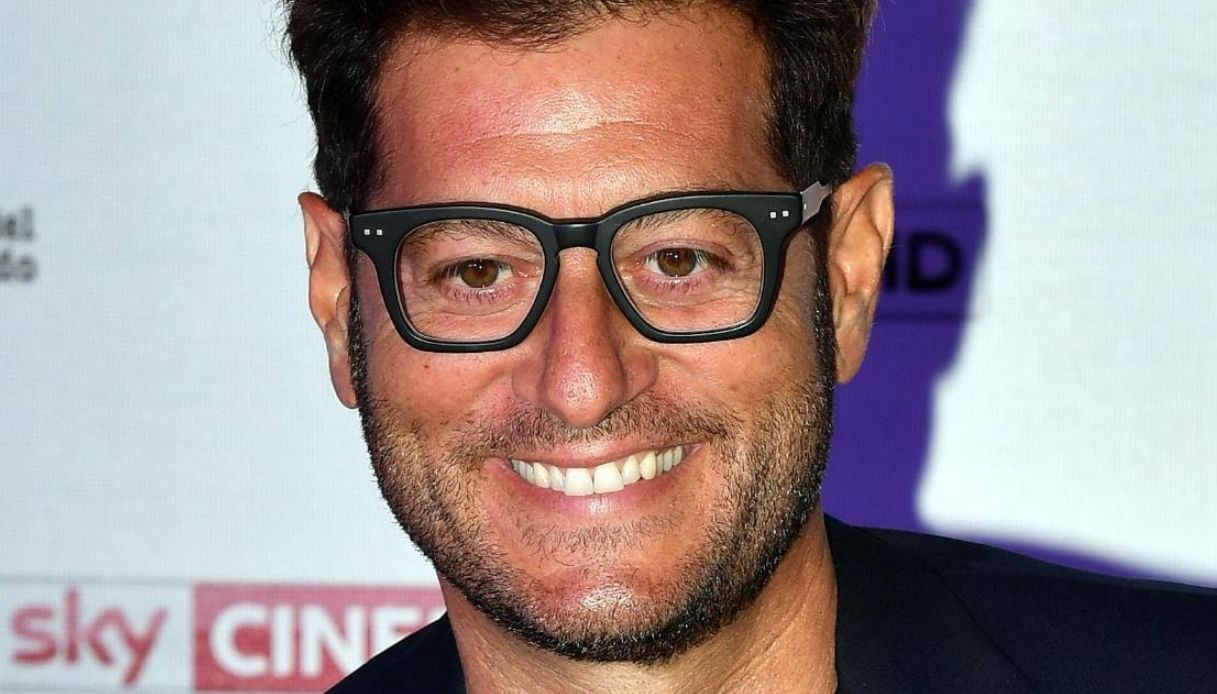 Enrico Papi lascia Guess My Age e sbarca a Mediaset: chi lo sostituirà