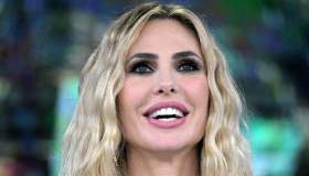 Isola, perché la premiazione del vincitore si svolgerà in Honduras