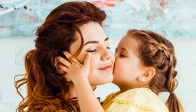 Festa della mamma, ma serve un piano (serio) per aiutarle