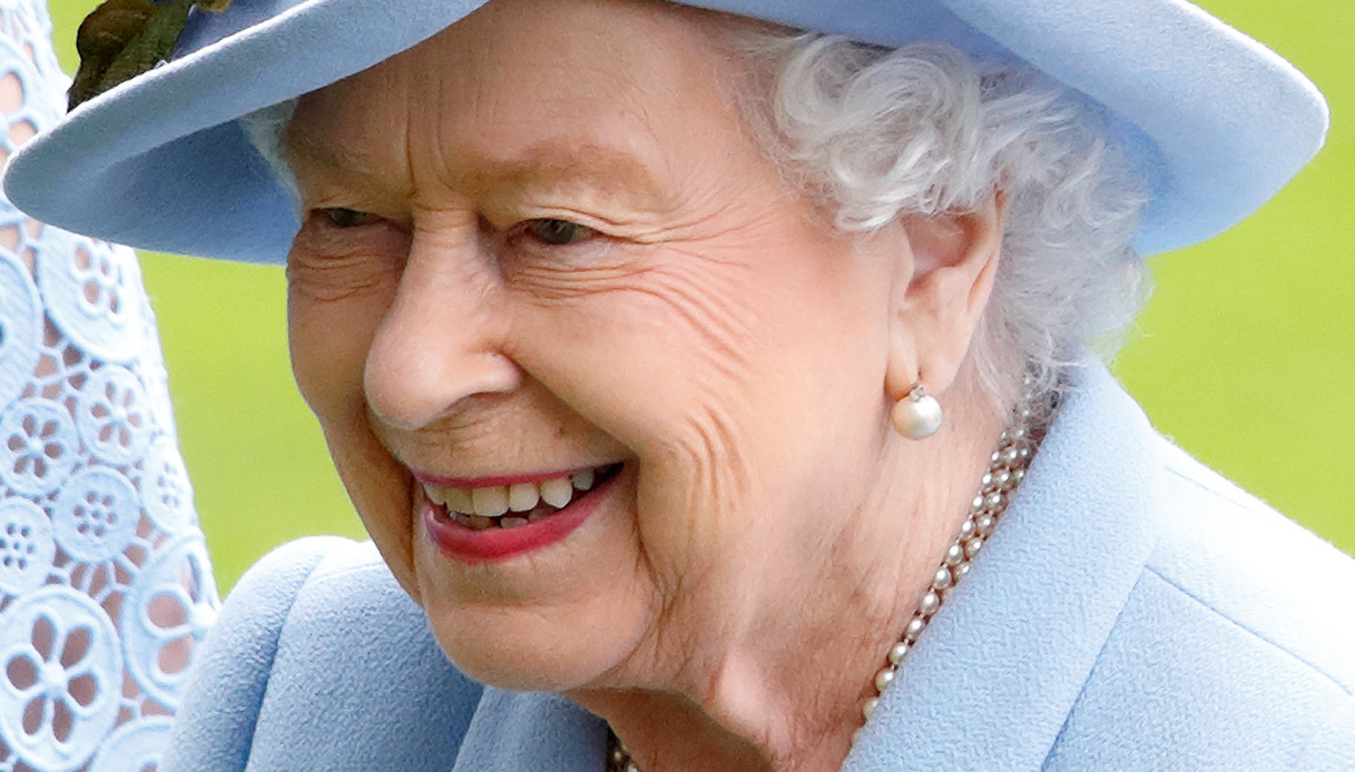 Beatrice di York è incinta: la Regina torna a sorridere