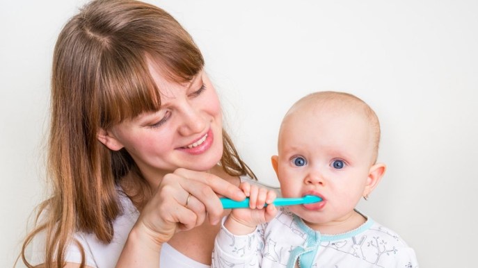 Cosa fare quando spuntano i primi dentini