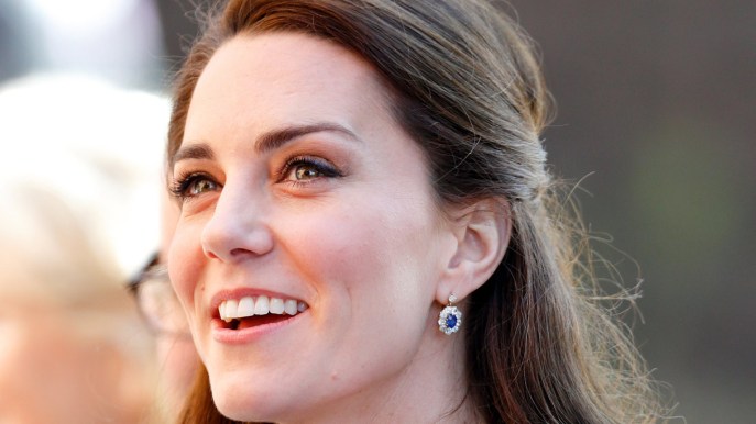 Kate Middleton si supera: camicia di 11 anni fa e il blazer che tutte possiamo avere