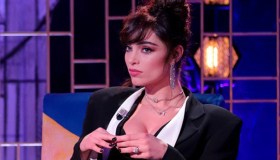 Lorella Boccia a Venus Club, il look blazer è una sfida a Elisa Isoardi
