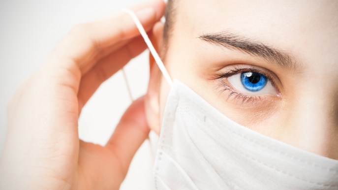 Mascherine sul viso, come proteggere la pelle in vista dell’estate