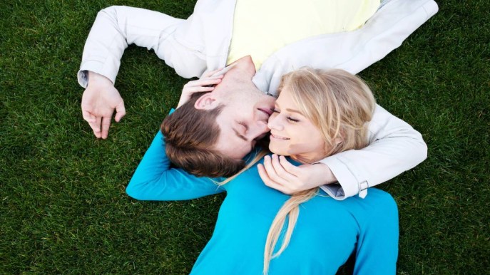 Fare l’amore per la prima volta: qual è l’età giusta?