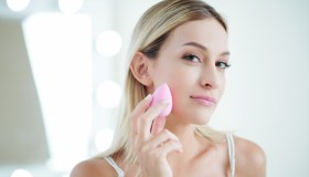 Beauty blender: i suoi “mille” utilizzi e come conservarla al meglio!