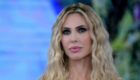 Isola, Damante contro lo show: frecciatina a Ilary Blasi