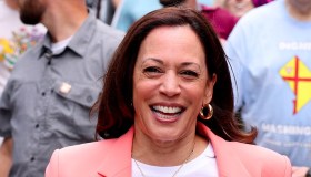 Kamala Harris fa la storia (di nuovo), la marcia al Pride di Washington