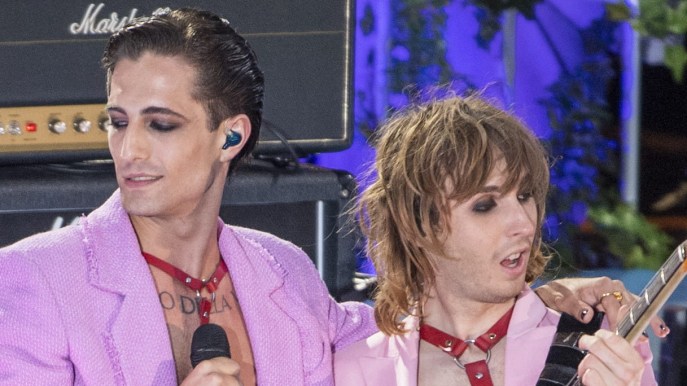 Måneskin, il bacio di Damiano e Thomas è una lezione bellissima