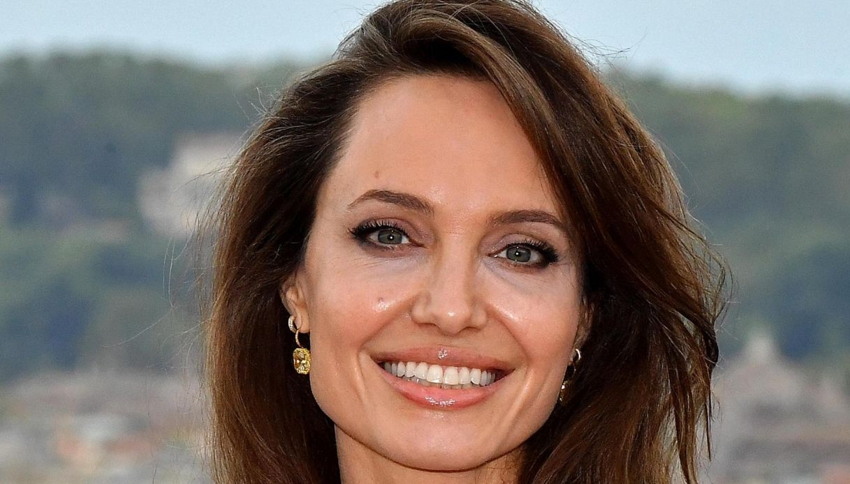 Angelina Jolie volta pagina dopo Brad e rivede l’ex marito Jonny Lee Miller