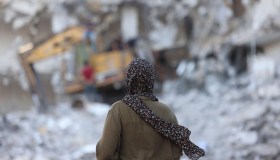 Basta vittime di violenza sessuale nei conflitti: la guerra, uomini, fatevela tra di voi