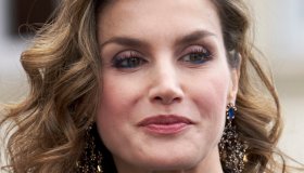 Letizia di Spagna, l’abito a barchetta nasconde un messaggio importante